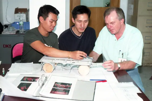 Und wieder war ich in China, diesmal zur Abnahme des Tooling-Modells vom Hanomag-Anhänger. Links im Bild Gary Chan, in der Mitte Vincent Lay.