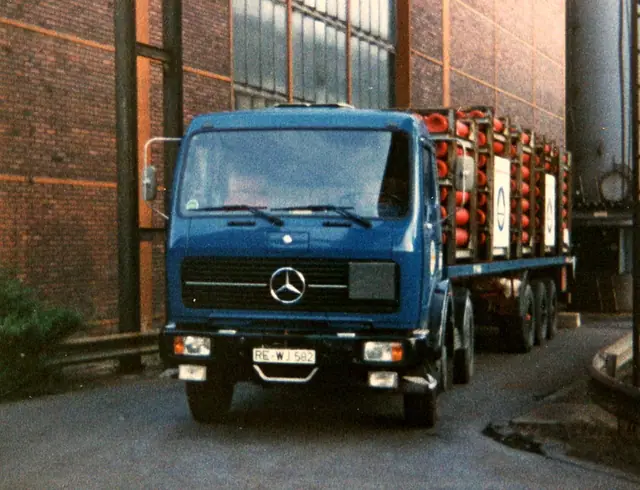 Hier an der Behälteranlage bei Thyssen Krupp in Duisburg.