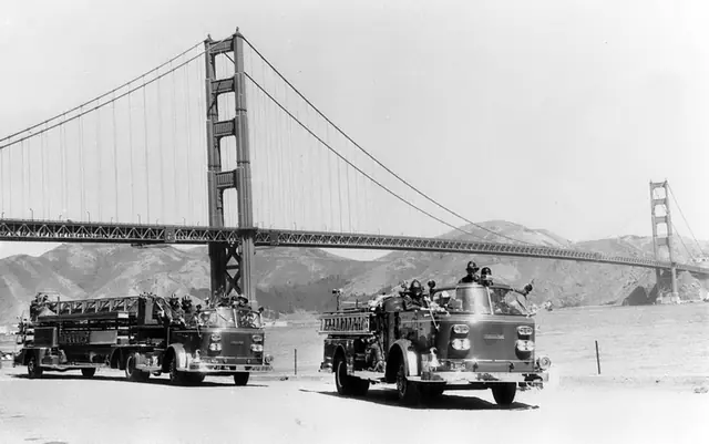 So sahen die American-LaFrance-Einsatzfahrzeuge der Feuerwehr von San Francisco damals aus. Diese Aufnahme stammt aus dem Jahr 1975, hier noch die 900er Baureihe.