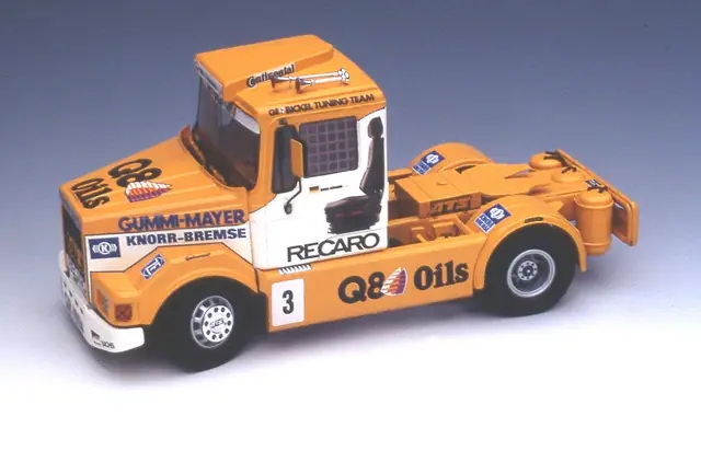 Und wie schon bei einigen anderen Modellen, so musste ich auch von diesem Truck ein Modell für die Spielwarenmesse in Nürnberg bauen. Das Bauen dieses Modells war nicht sonderlich schwer, da alles gerade, eckig und kantig war.
