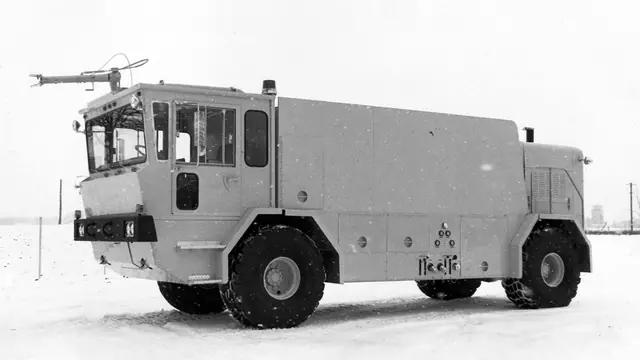 Diese fünf Fotos vom T-6 sandte mir Richard Kreager 1978. Copyright: Oshkosh Truck Corporation
